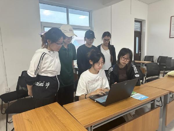 青岛农业大学“烛梦园光”赴济宁鱼台实践团乡村振兴墙绘设计启幕