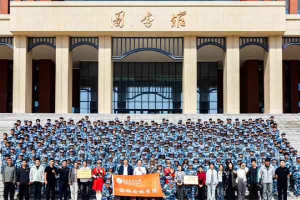 园林与林学院2025级新生军训汇演圆满收官