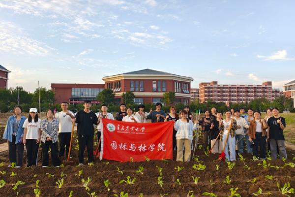 园林与林学院成功开展“秾华耕苑”教学实践基地启动仪式暨首耕活动