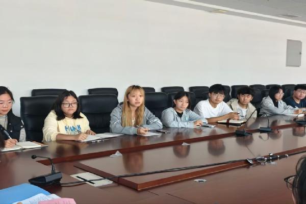 园林与林学院成功开展2025级班长书记培训会