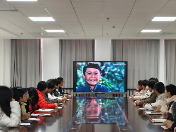 园林与林学院举办“光影映初心・星火铸青春”红色放映厅活动