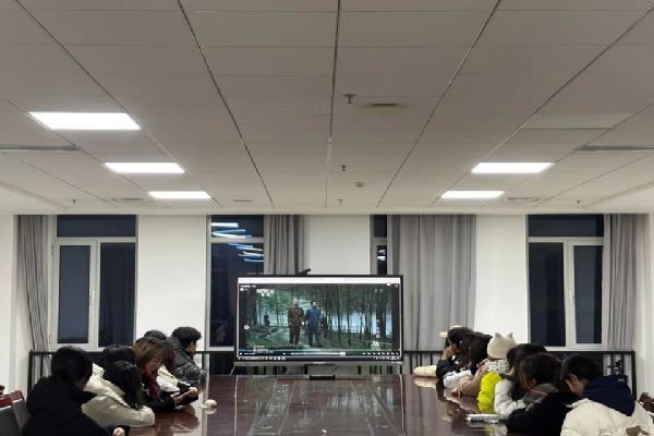 园林与林学院举办“光影映初心・星火铸青春”红色放映厅