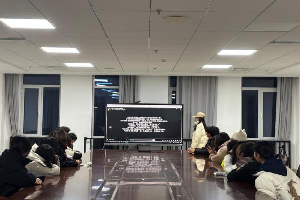 园林与林学院举办“缅怀先烈 致敬英雄”红色放映厅活动