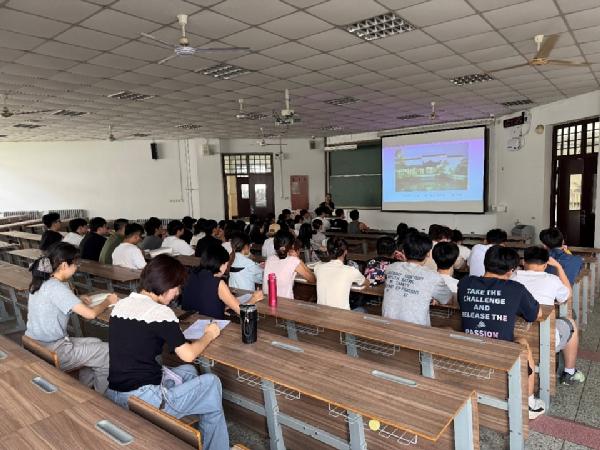 园林与林学院领导班子深入一线开展新学期走访检查工作