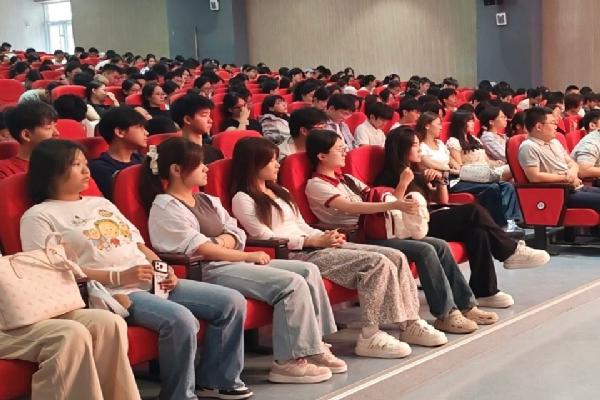 园林与林学院2026级新生欢迎仪式顺利举行